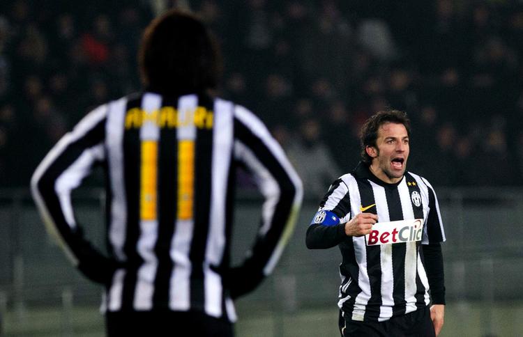 legende. Juventus' Alessandro Del Piero (th) har skaffet sig en evig plads i tilhængernes hjerter med sin optræden på banen og sin trofasthed mod Juventus, da klubben rykkede ned efter korruptionssag. 