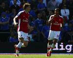 Følgesvende. Bendtner (t.v.) og Walcott er blevet vokse sammen i Arsenal. Bendtner kom til klubben som 16-årig i 2004, mens Theo Walcott blev hentet for 50 millioner kroner i Southampton for lidt over fem år siden. 