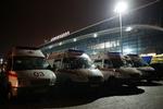 TERRORANGREB. Ambulancer ud for Domodedovo-lufthavnen efter selvmordsangrebet. 