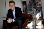Tiden. Løber fra os, hvis vi ikke sørger for at skabe en stor og solid dansk medievirksomhed, der kan holde til presset fra udlandet. Det mener JP/Politikens direktør, Lars Munch. 