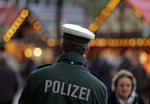 Pudsigt. En international politikongres finder sted i Berlin, hvor politiet samtidig tror, at det autonome miljø kan finde på at lave narrestreger. 