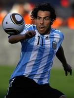straffet. Carlos Tevez har hældt mål ind for sit klubhold, Manchester City, men stjernen kan ikke bruges på Argentinas landshold, selv om der mangler angribere. 