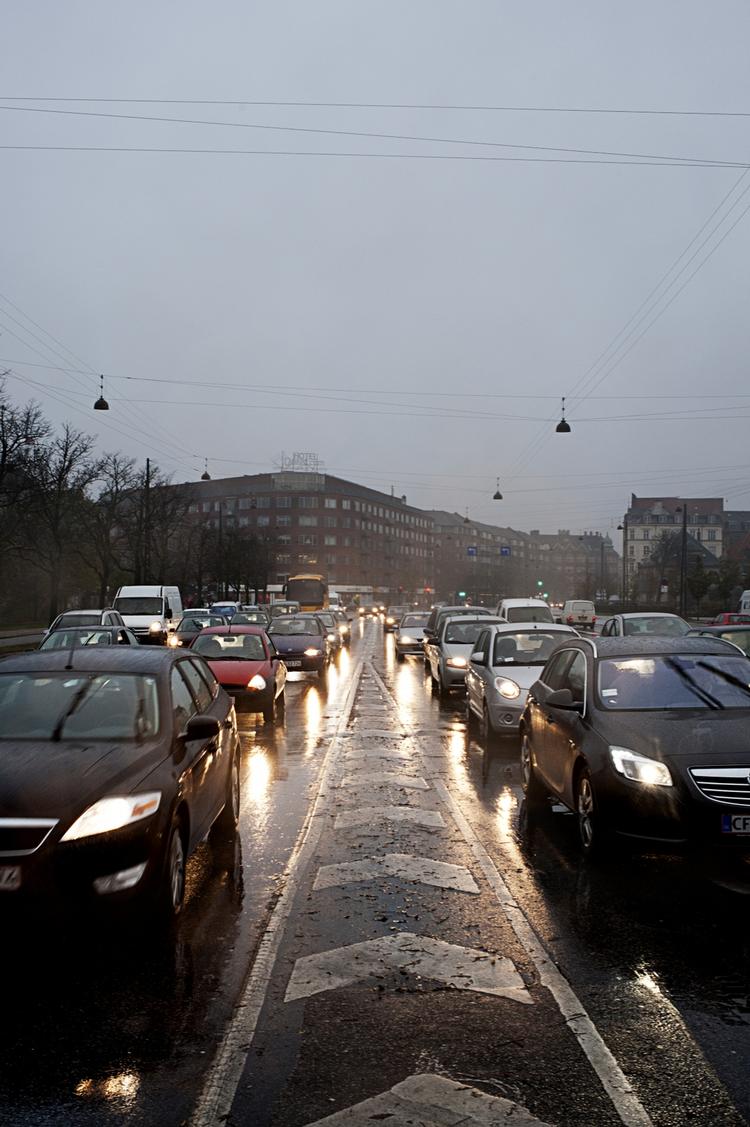 Luftforurening. Trafikken er tæt på de store veje i det indre københavn og det betyder en høj koncentration af kvælstofforurening. 