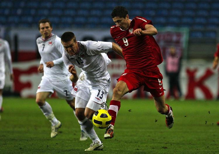 matchvinder. Det polske sejrsmål mod Norge blev scoret af Robert Lewandowski (th.). 