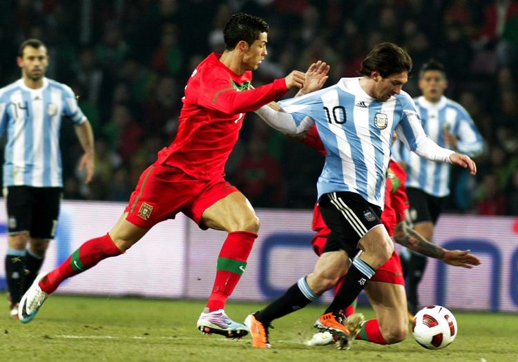Målkonger. Både Ronaldo og Messi scorede, da Portugal og Argentina mødtes, men det var Messi som scorede det afgørende. 