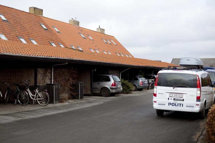 Erkender. En 44-årig mand stod i grundlovsforhøret ved, at han havde taget livet af sine tre børn i sit hjem på en villavej i Birkerød. 