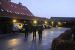 Tragedie. Politifolk står ved familiens hjem i Birkerød. 
