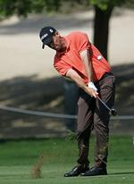 Bejler. Anders Hansen  er foran både Woods og Bjørn, men også fire slag efter den førende nordirer Rory McIlroy, der vandt i Dubai i 2009, da han var bare 19 år. 