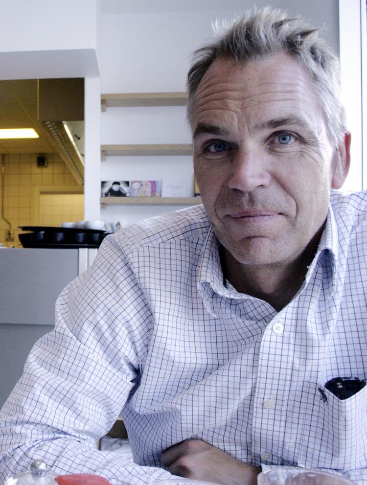 Tv-manden Henning Lund Hoffmeier kan ikke svare på,  hvornår Overdanmark begyndte at ligge flad af grin foran tv, mens arbejderklassen blev udstillet. PR-foto 