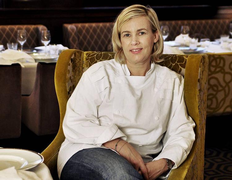 Succesfulde singlemødre. Storbritannien kan for tiden prale med markant mange kvindelige kokke med michelinstjerner. Men stjernerne er ikke kommet uden ofre. 