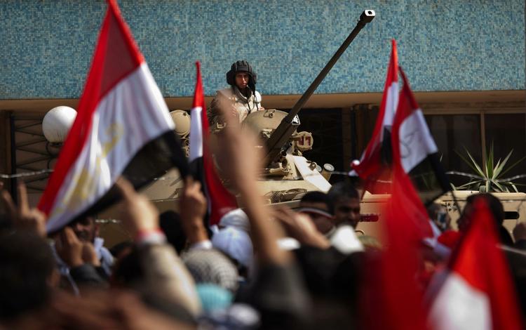 TRUSSEL. Hvis militæret ikke viser tilbageholdenhed overfor demonstranterne i Kairo, så ryger EU-støtten på flere milliarder kroner. 