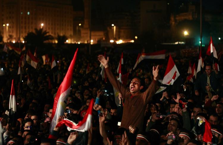 Historisk. Egypterne jubler over meddelelsen om, at landets præsident Hosni Mubarak trækker sig. 