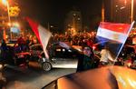 JUBEL. Egyptere fejrer Mubaraks afgang i Kairos gader. 