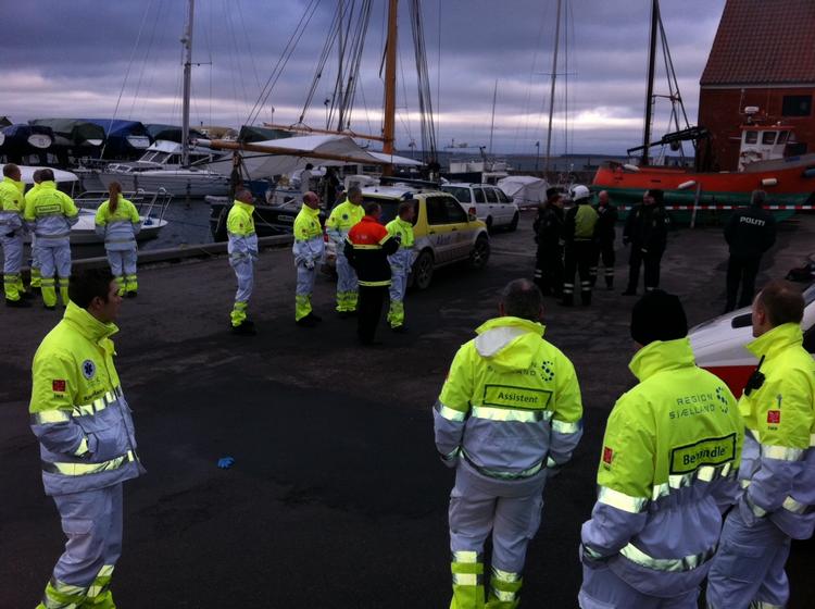 Indsats. Søværnet, politiet og redningshelikoptere deltog i redningsaktionen. 