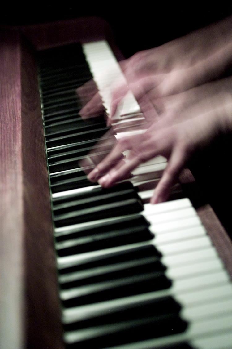 Franske David Fray tager arven fra særlingen Glenn Gould på sig og får publikum til at spærre øjne og ører op. 