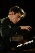 Jevgenij Sudbin er et helt fantastisk klavertalent. Hans fortolkning af Haydn er en fornøjelse for ørene. 