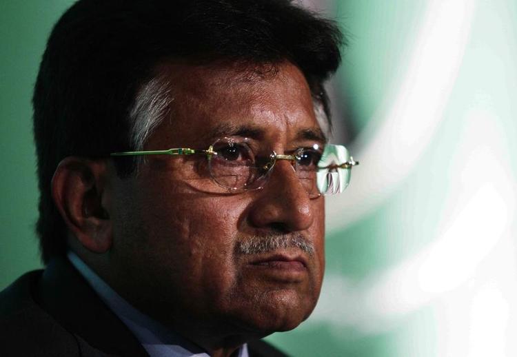 Nej. Tidligere præsident i Pakistan har ikke tænkt sige at imødekomme den anholdesbegæring, der er udsendt af anklagemyndigheden i Pakistan. 