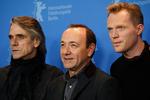 Krise. Kevin Spacey spiller en af hovedrollerne i den amerikanske thriller 'Margin Call', der hudfletter finanssektorens grådighed. Også Jeremy Irons besætter en stor rolle i filmen. 