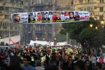 FEST! På op til flere scener er der musik og popkoncerter i gang på Tahrirpladsen i Kairo. 