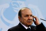 Diktator. Algeriets stærke mand, præsident Abdelaziz Bouteflika kan være den næste diktator, der ryger. 