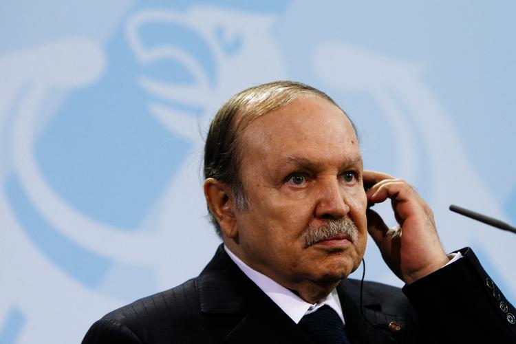 Diktator. Algeriets stærke mand, præsident Abdelaziz Bouteflika kan være den næste diktator, der ryger. 