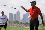 grib. En dobbeltbogey på sidste hul i Dubai kostede en del placeringer i slutstillingen for Tiger Woods, der ikke har vundet en turnering siden november 2009. 