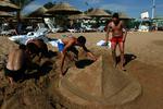 Ferietur. Strandene i Sharm el-Sheikh og de øvrige feriebyer langs Det Røde Hav virker tillokkende - og nu frarådes danske turister ikke længere at tage derned. 