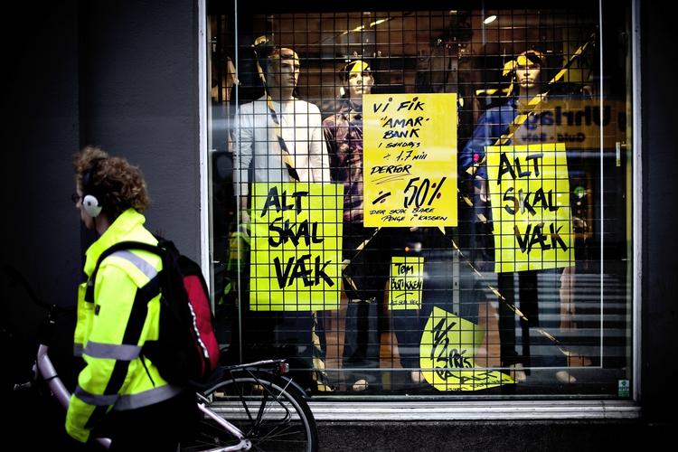 BUTIKSDØD. Ejeren af Wagner-butikken på Amagerbrogade har tabt 1,7 millioner på Amagerbankens krak. 