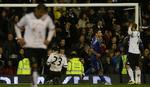 nedtur. I overtiden kunne Clint Dempsey have sparket Fulham tre pladser frem i Premier League, men Petr Cech reddede straffesparket. 