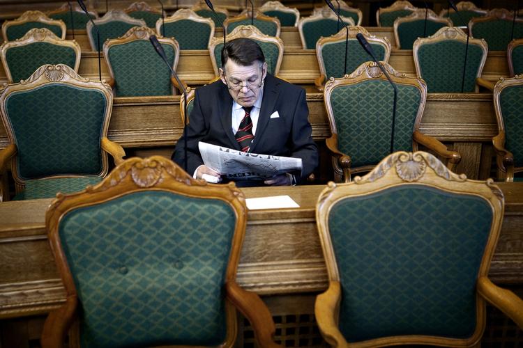 Immunitet. Det bliver ikke svært at få sendt DF's Jesper Langballe for en dommer. Hovedpersonen selv vil nemlig stemme for en ophævelse af hans politiske immunitet. Arkivfoto. 