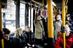 smittefare. Ifølge en bristisk undersøgelse er der langt større sandsynlighed for at blive syg, hvis man kører i offentlige transportmidler. 