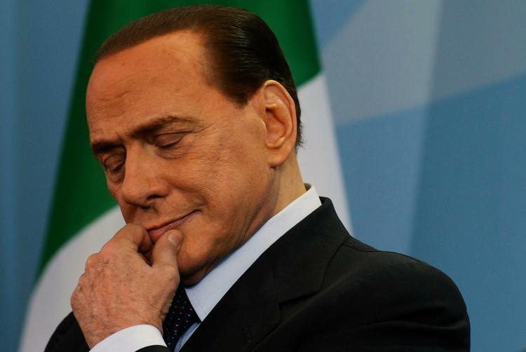 skandale. Silvio Berlusconi kan nu se frem til retssagen 6. april. Han befinder sig i sin hidtil største krise, vurderer eksperter. 