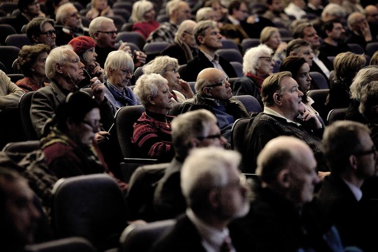 Fremmøde. Ved dagens orienteringsmøde for Amagerbankens aktionærer var en del borgere mødt op i håbet om en forklaring på ansvaret for krakket. 