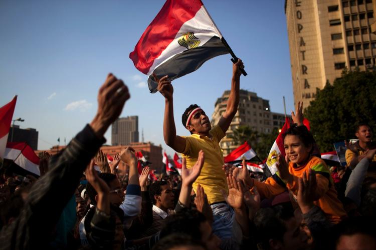 Oprør. Det egyptiske militær har taget magten igen, hedder det i medierne. Militæret har sådan set haft magten uafbrudt siden 1952. 