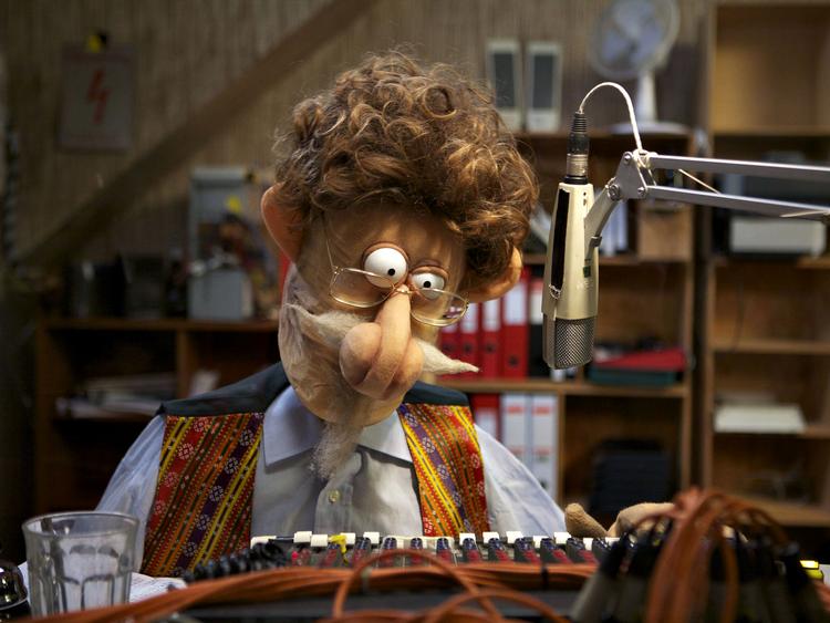 Gaga. Dukkesatiren  'Radio Karen' er bygget over virkelighedens Radio Karen, en lokalradio i Københavns Sydhavn. 