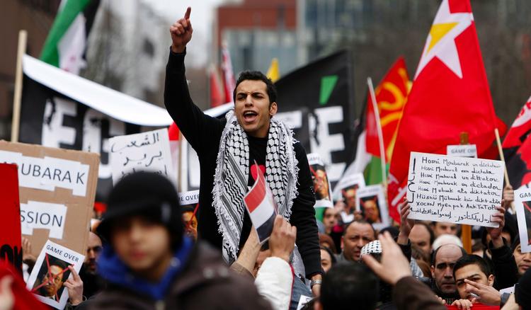 Oprør. Hvis også Yemens diktator, Ali Abdullah Saleh, væltes - ligesom Ben Ali i Tunis og Mubarak i Kairo - vil Vesten frygte et statsligt kollaps. Det er ikke optimalt i et samfund, hvor Osama bin Laden kan have sin største tilslutning uden for Pakistan. (arkivfoto) 