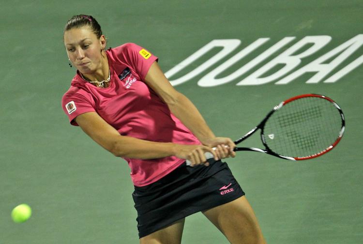 survivor. Bagud 6-2 i andet sæts tiebreaker ligenede Yanina Wickmayer en taber, men belgieren overlevede og vandt. 