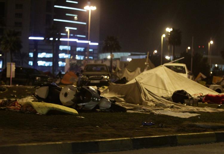 Bahrains indenrigministerium har forklaret politiaktionen med, at demonstranternes lejr er »ulovlig«. Regeringen har desuden advaret borgerne om, at de skal blive væk fra gaderne. 