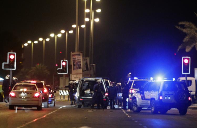 Politiet afspærede vejene omkring Perlepladsen, der aftenen forinden var samlingsted for mindst 5.000 demonstranter. 