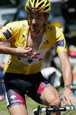 Oprør. Det er ikke kun UCI's politik omkring de små radioer Fabian Cancellara og co. er utilfredse med. 