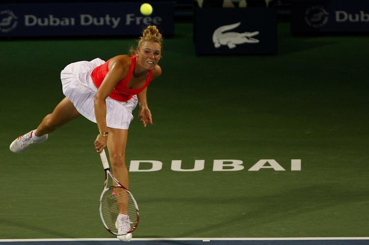 Smæk. Caroline Wozniacki fik ingen modstand i dag  - det ændrer sig i morgen. 