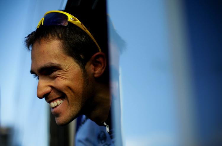Velfornøjet. Alberto Contador kunne smile i bussen efter dagens etape 