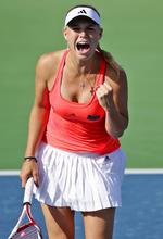 semifinalist. Pointene fra sejren i kvartfimalen mod Shahar Peer sender Caroline Wozniacki til tops igen. 