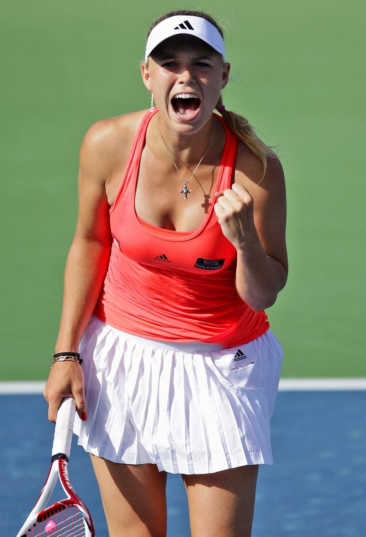 semifinalist. Pointene fra sejren i kvartfimalen mod Shahar Peer sender Caroline Wozniacki til tops igen. 