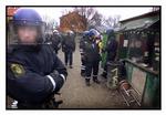 Christiania fejrede i 2001, at fristaden har eksisteret i 30 år. 60 kampklædte betjente dukkede uventet op og konfiskerede 50 kilo hash og joints. 