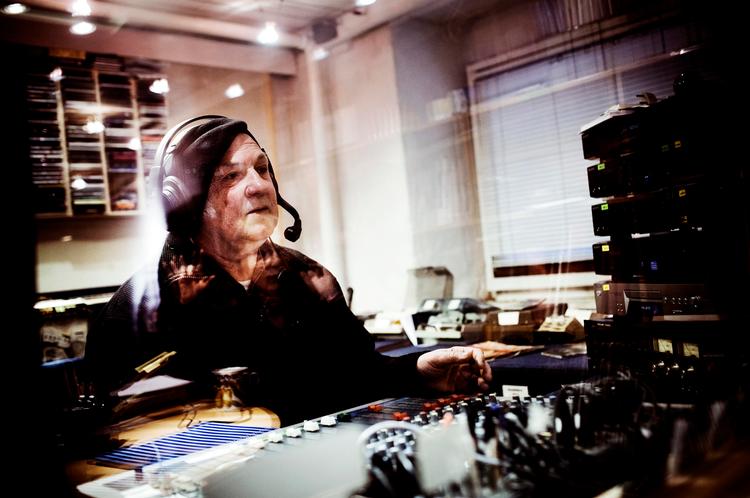 Lokalradio. Hos Radio Shalom er der plads til alle. Selv nazi-lederen Jonni Hansen har været forbi studiet. 