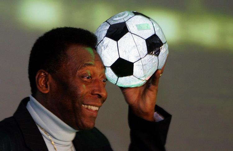 opsang. De brasilianske myndigheder leger ifølge Pelé med landets omdømme. 
