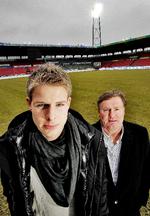 Far+søn. Selv om Morten Nielsens far ganske rigtigt er tidligere professionel spiller, giver filmen ikke indtryk af et urimeligt pres fra hans side. 