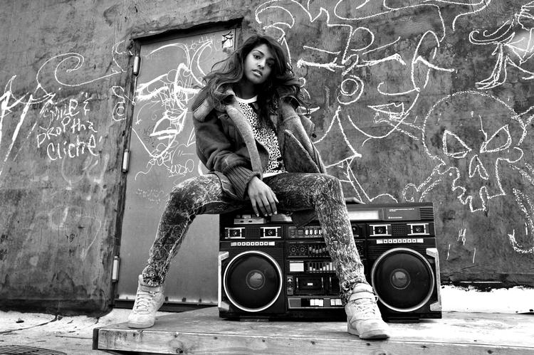 M.I.A. Billedet her er i Williamsburg, New York, og Mike Schreiber betegner M.I.A. som sit yndlingsoffer at fotografere. 