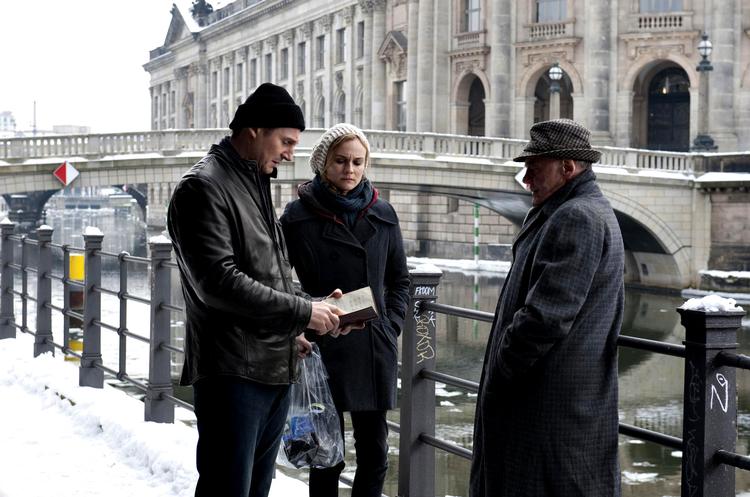 VERDAMT. Den muskuløse professor (Liam Neeson) forsøger at finde vej gennem et fjendtligt Berlin til overlevelse i thrilleren 'Unknown Identity'.
